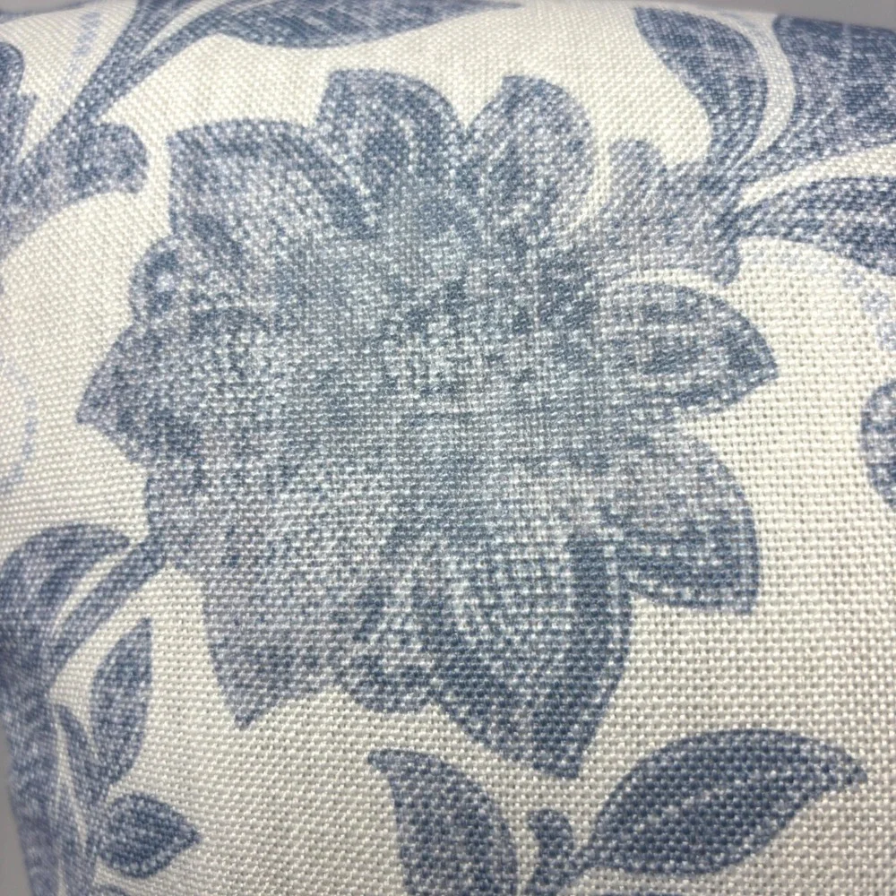 New Lauren Ralph Lauren Indoor Outdoor Set of 2 Blue White Floral Print Pillows